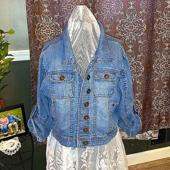 Cropped blue jean jacket adjustable sleeves - Picture 1 of 7